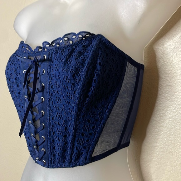 Victoria's Secret Strapless Corset Top Eyelet Lace Sheer design NWT Small - Picture 4 of 9